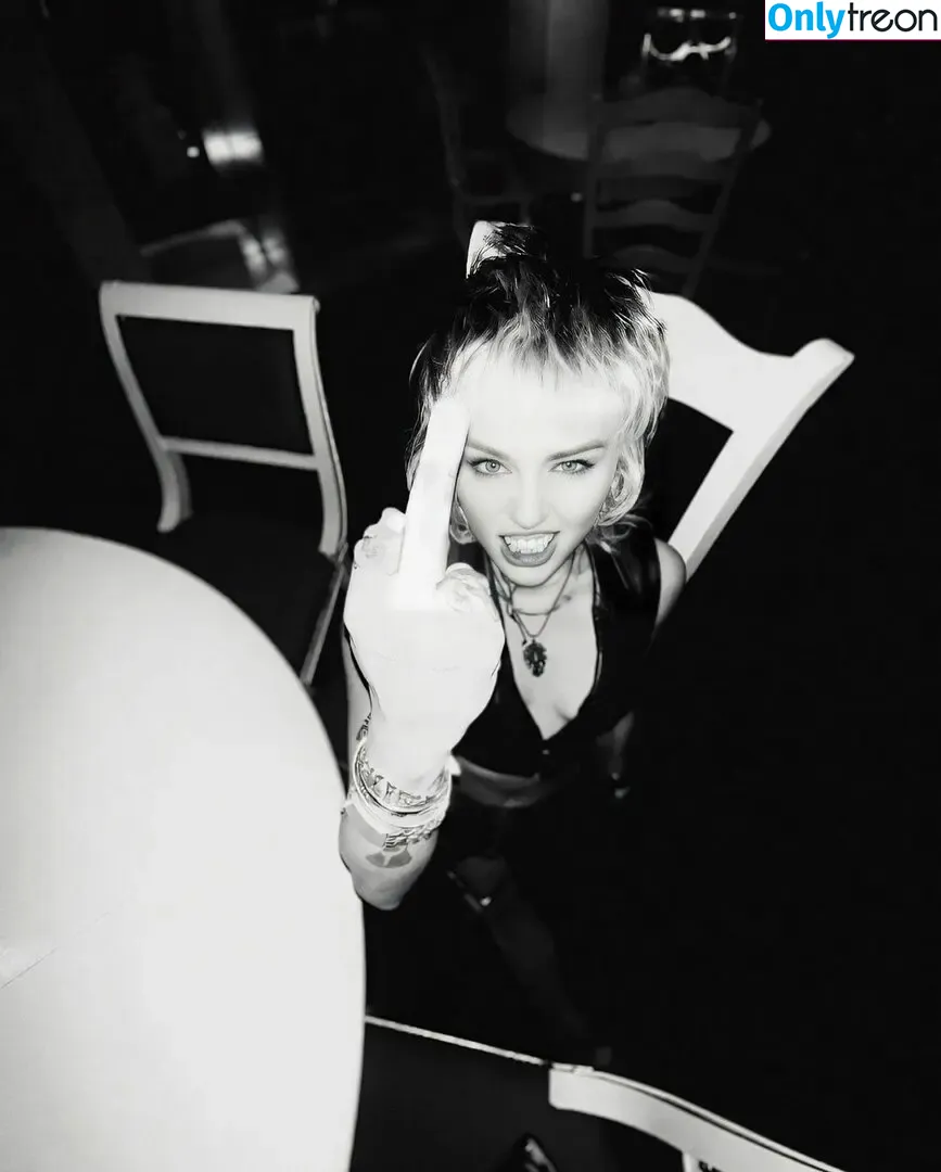 Miley Cyrus nude photo #3596 (MileyCyrus)