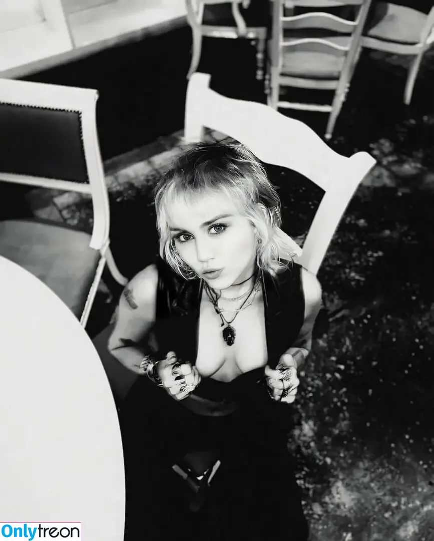Miley Cyrus nude photo #3597 (MileyCyrus)