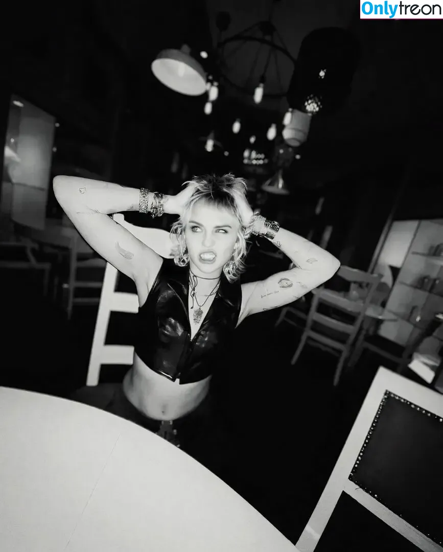 Miley Cyrus nude photo #3598 (MileyCyrus)