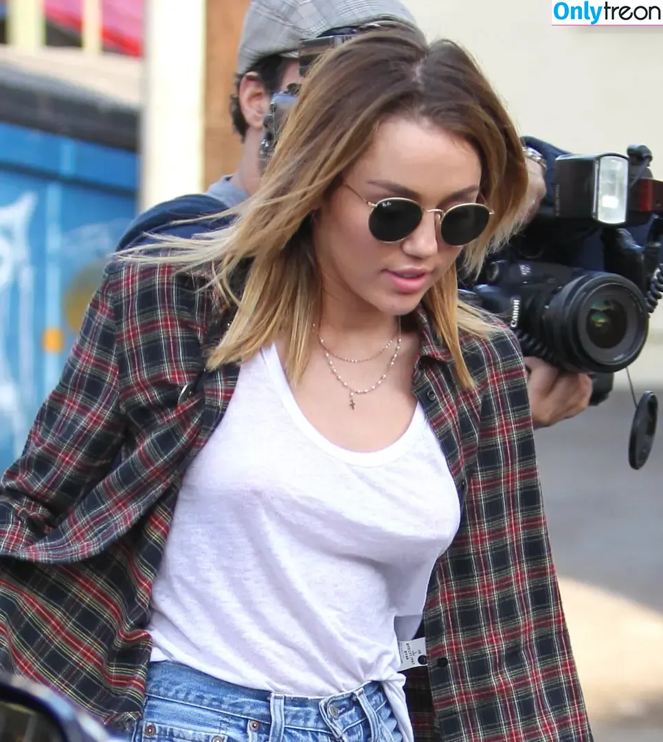 Miley Cyrus nude photo #3605 (MileyCyrus)