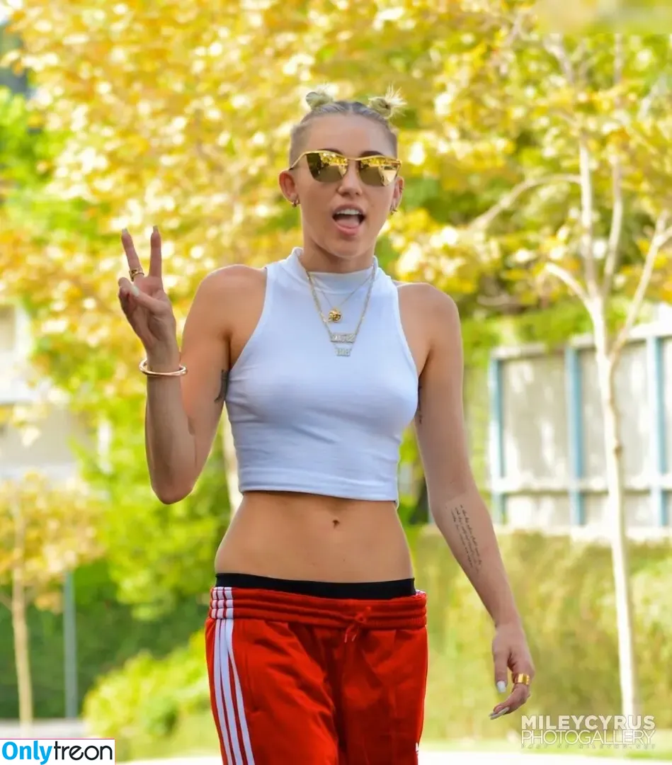 Miley Cyrus nude photo #3625 (MileyCyrus)