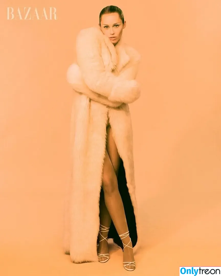 Miley Cyrus nude photo #3689 (MileyCyrus)