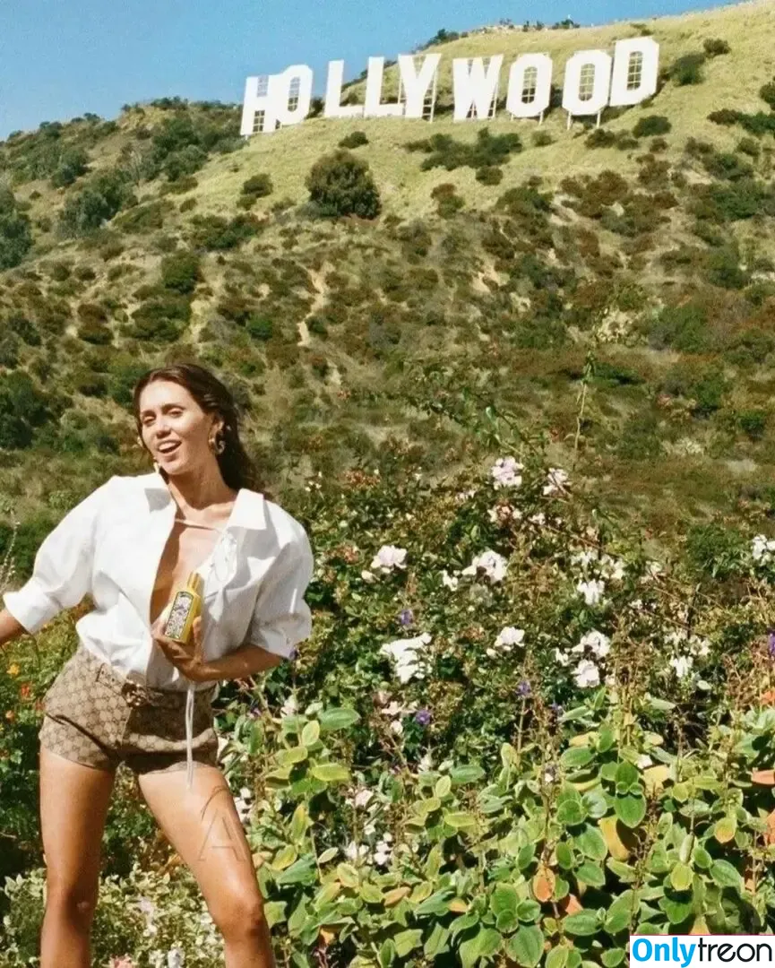 Miley Cyrus nude photo #3696 (MileyCyrus)