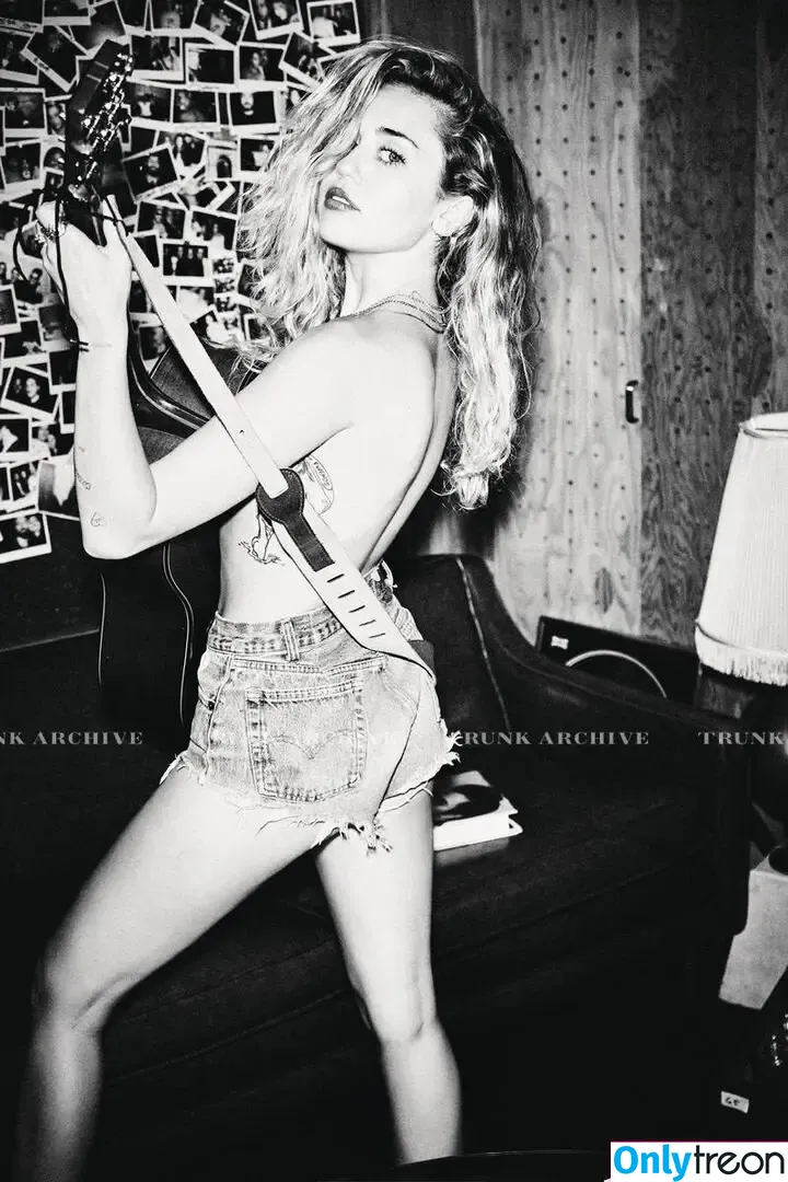 Miley Cyrus nude photo #3726 (MileyCyrus)