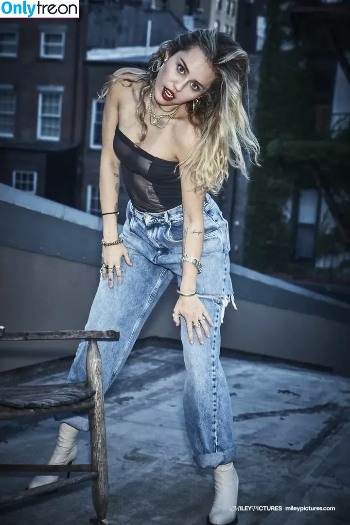 Miley Cyrus nude photo #3752 (MileyCyrus)