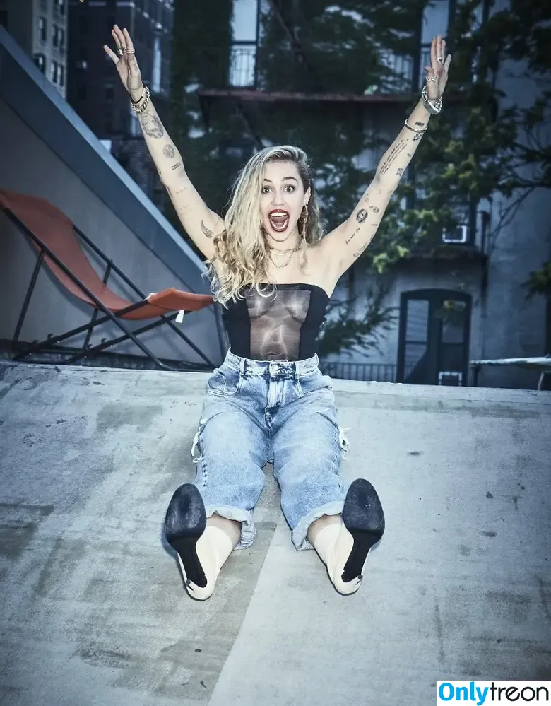 Miley Cyrus nude photo #3757 (MileyCyrus)