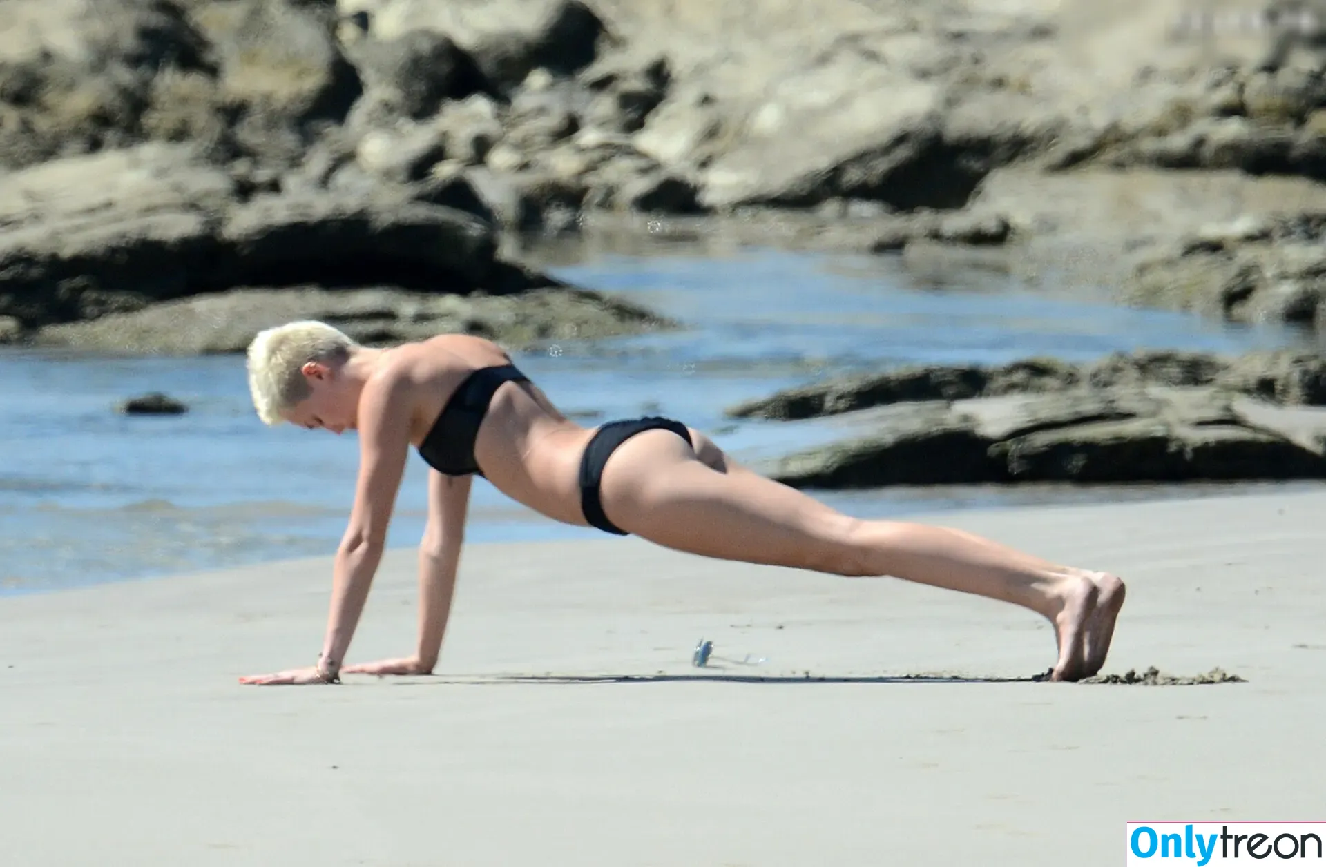 Miley Cyrus nude photo #3875 (MileyCyrus)