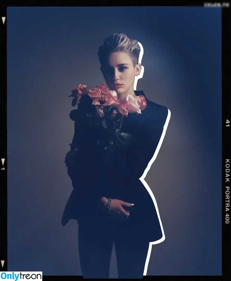 Miley Cyrus nude photo #3898 (MileyCyrus)