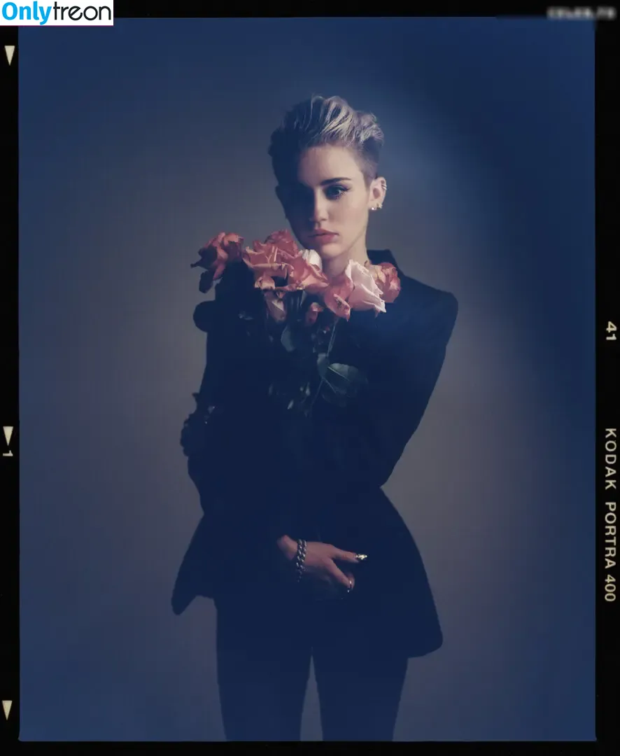 Miley Cyrus nude photo #3899 (MileyCyrus)