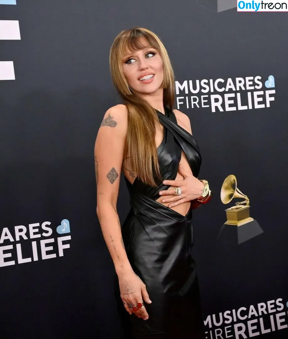 Miley Cyrus nude photo #3963 (MileyCyrus)