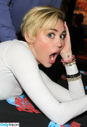 Miley Cyrus / MileyCyrus nude photo #4068
