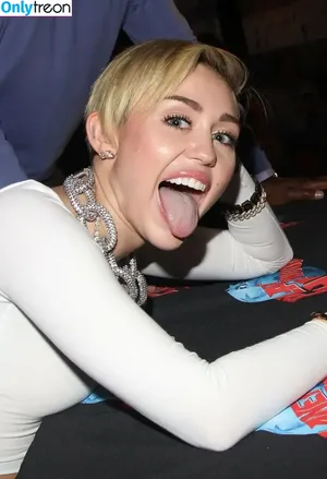 Miley Cyrus / MileyCyrus nude photo #4071