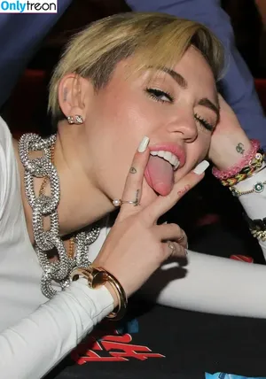 Miley Cyrus / MileyCyrus nude photo #4074