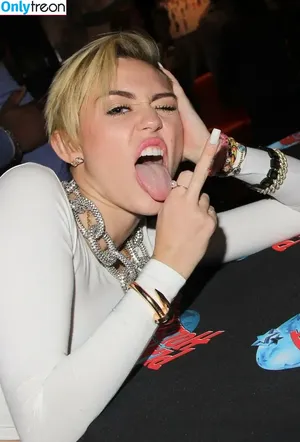 Miley Cyrus / MileyCyrus nude photo #4077