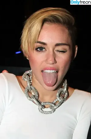 Miley Cyrus / MileyCyrus nude photo #4079