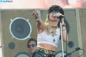 Miley Cyrus / MileyCyrus nude photo #4319