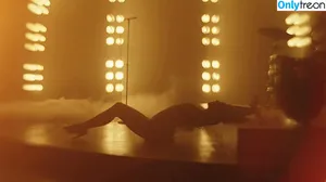 Miley Cyrus / MileyCyrus nude photo #4395