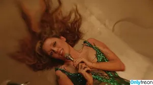Miley Cyrus / MileyCyrus nude photo #4400