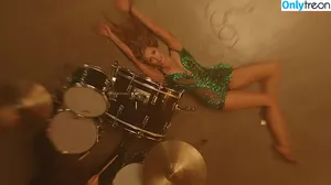 Miley Cyrus / MileyCyrus nude photo #4408