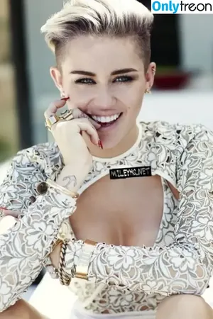 Miley Cyrus / MileyCyrus nude photo #4472