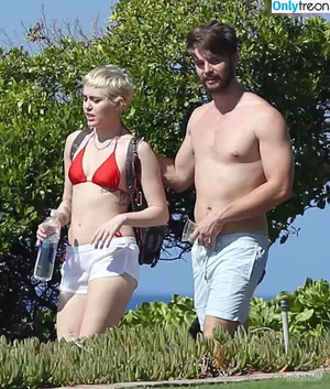Miley Cyrus / MileyCyrus nude photo #4616