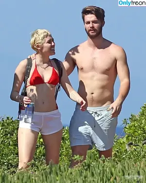 Miley Cyrus / MileyCyrus nude photo #4623