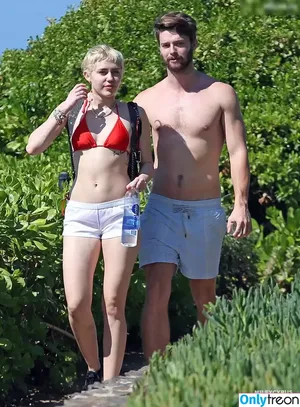 Miley Cyrus / MileyCyrus nude photo #4624