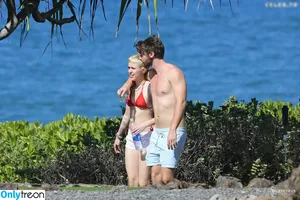 Miley Cyrus / MileyCyrus nude photo #4625