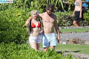Miley Cyrus / MileyCyrus nude photo #4629