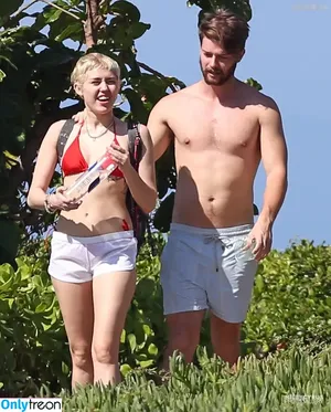 Miley Cyrus / MileyCyrus nude photo #4631