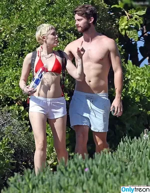 Miley Cyrus / MileyCyrus nude photo #4638