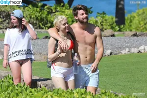 Miley Cyrus / MileyCyrus nude photo #4646