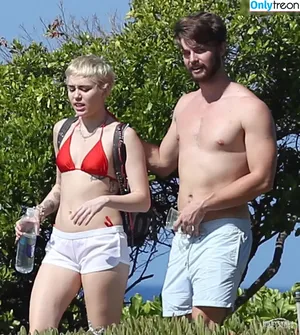Miley Cyrus / MileyCyrus nude photo #4651