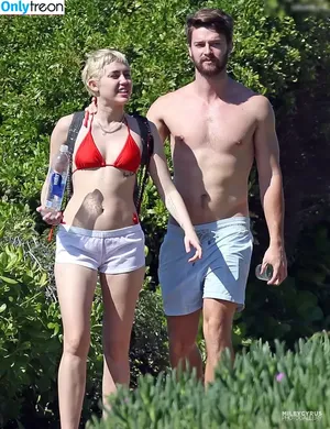 Miley Cyrus / MileyCyrus nude photo #4652