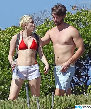 Miley Cyrus / MileyCyrus nude photo #4653