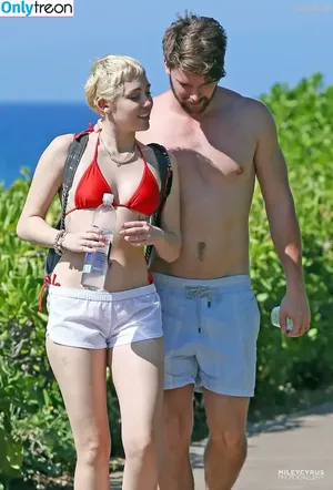 Miley Cyrus / MileyCyrus nude photo #4654