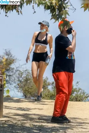 Miley Cyrus / MileyCyrus nude photo #4712