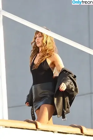 Miley Cyrus / MileyCyrus nude photo #4739