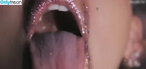 Miley Cyrus / MileyCyrus nude photo #4815