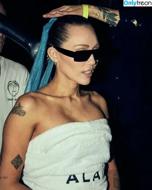 Miley Cyrus / MileyCyrus nude photo #4823