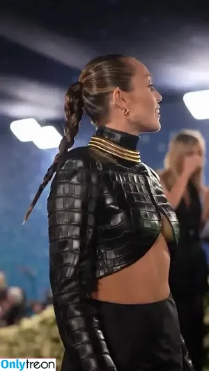 Miley Cyrus / MileyCyrus nude photo #4889