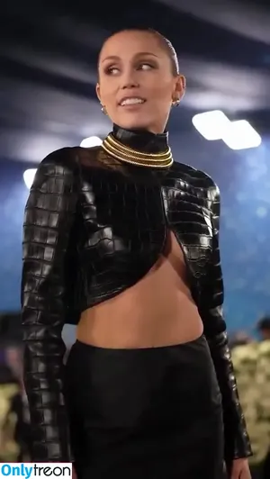 Miley Cyrus / MileyCyrus nude photo #4894