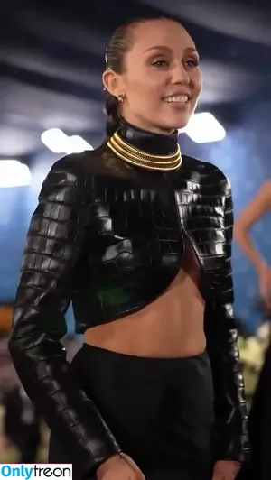 Miley Cyrus / MileyCyrus nude photo #4899