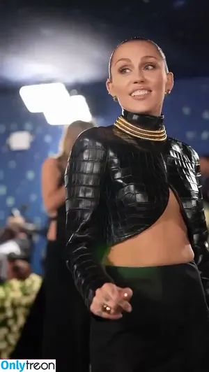 Miley Cyrus / MileyCyrus nude photo #4909