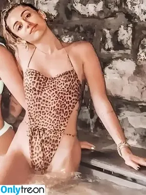 Miley Cyrus / MileyCyrus nude photo #4936