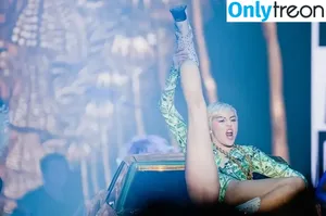 Miley Cyrus / MileyCyrus nude photo #4937