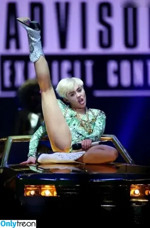 Miley Cyrus / MileyCyrus nude photo #4940