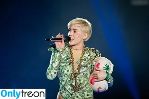 Miley Cyrus / MileyCyrus nude photo #4941