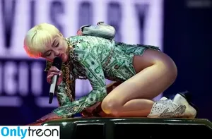 Miley Cyrus / MileyCyrus nude photo #4946