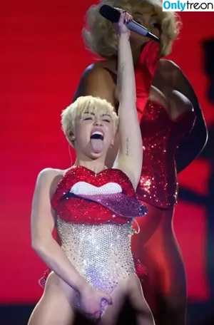 Miley Cyrus / MileyCyrus nude photo #4958